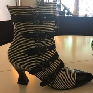 Size 10.5 Fluevog Ankle boots!